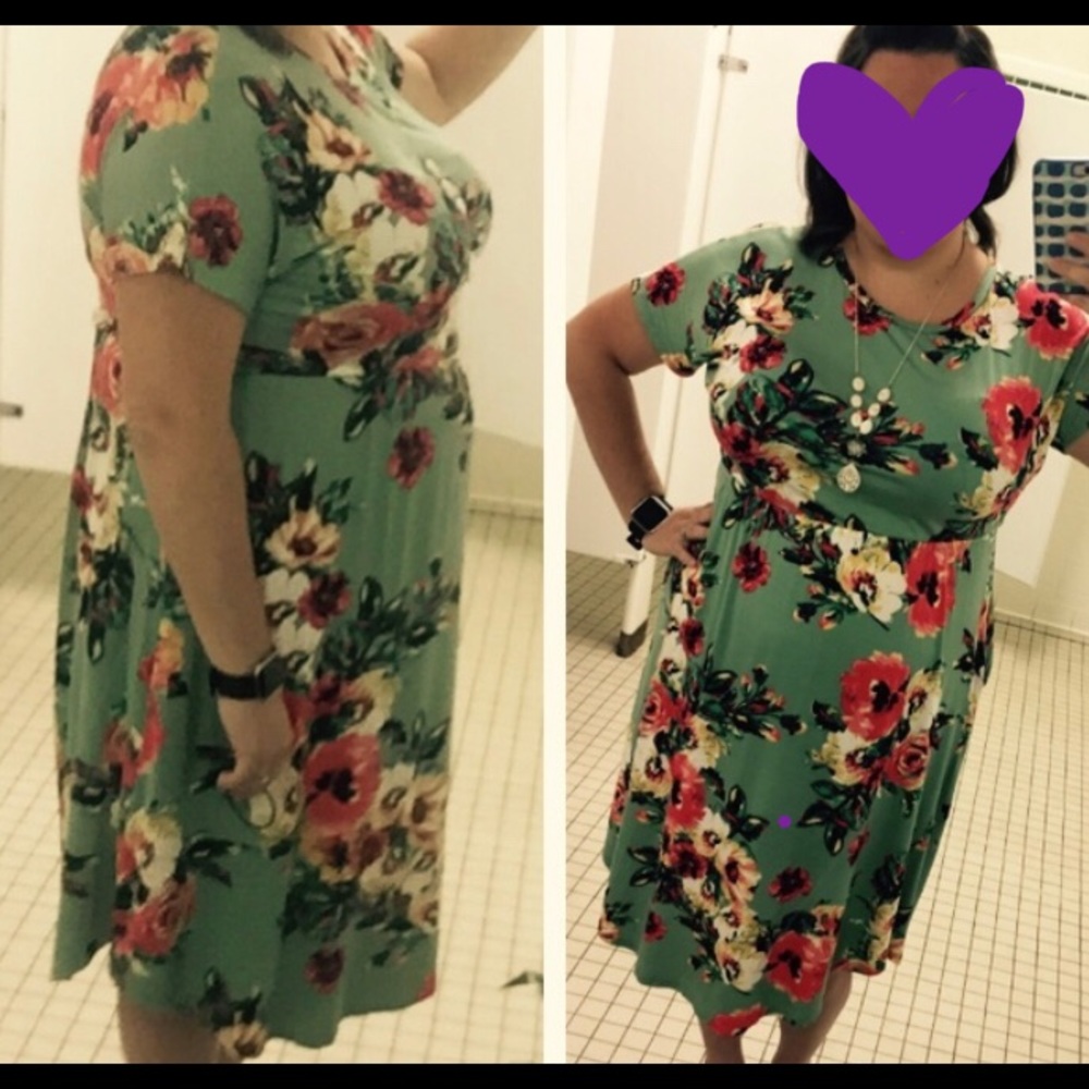 Flowery dress, size 2XL. Dress up or down!